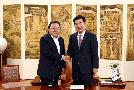 Speaker meets with former Mongolian President