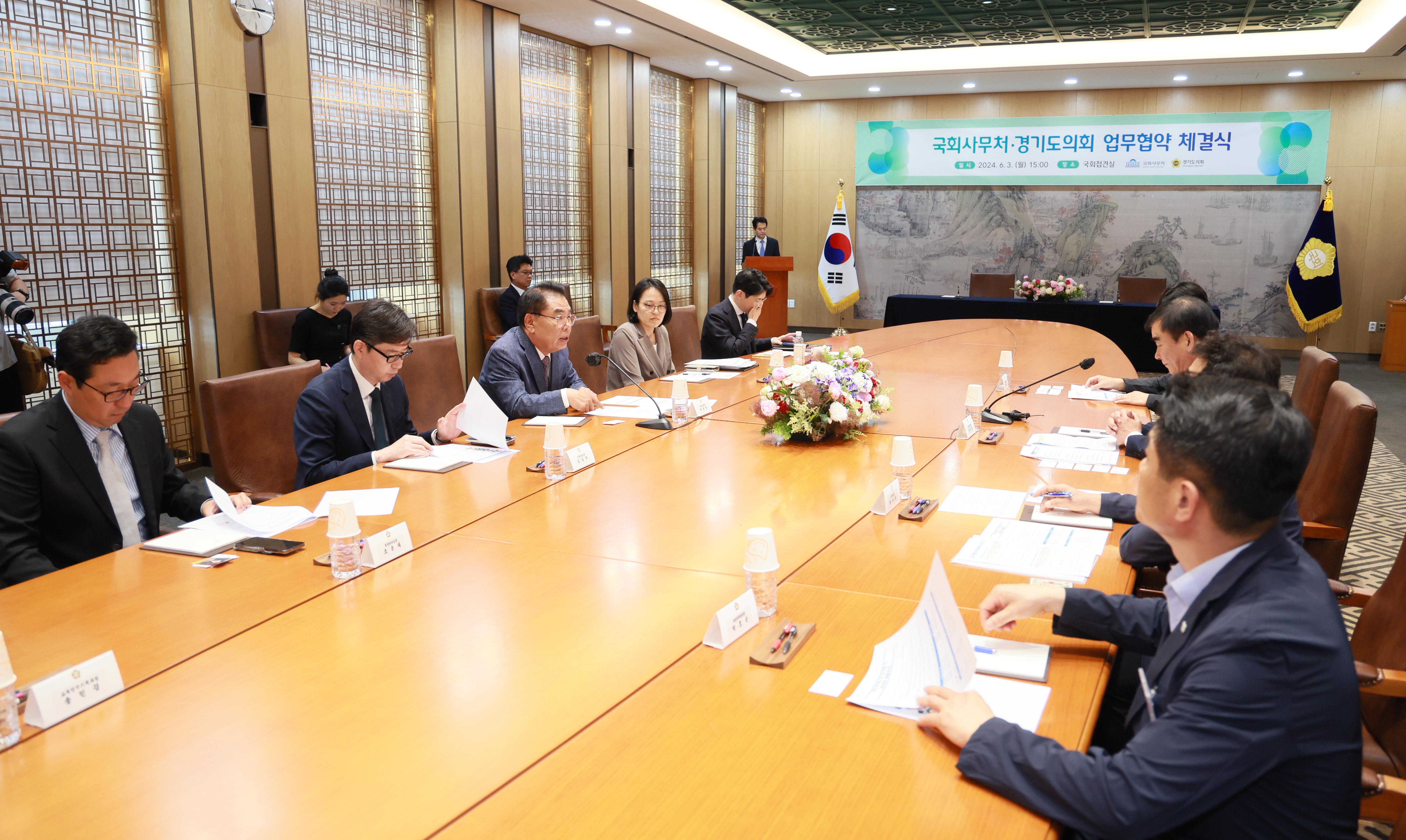 24.06.03. Memorandum of Understanding Signing with the Gyeonggi Provincial Council 관련사진 3 보기