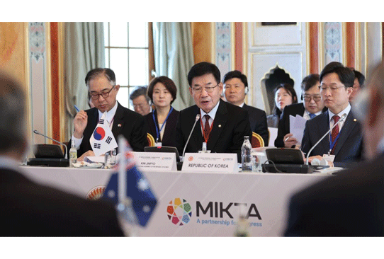 Assembly speaker attends MIKTA parliamentary leaders&#39; meeting in Turkey 관련사진 1 보기