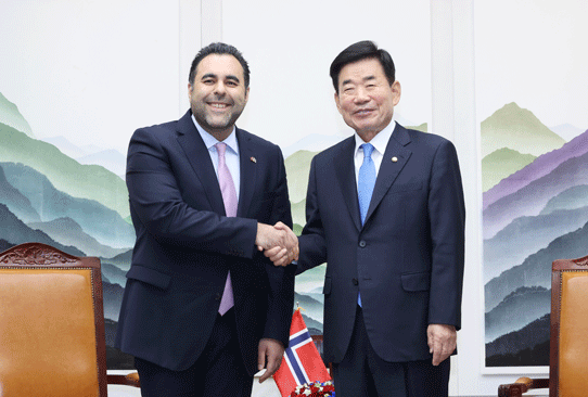 S. Korean parliamentary speaker discusses energy cooperation with Norwegian counterpart 관련사진 1 보기
