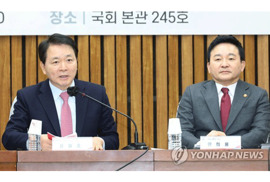 Gov&#39;t, ruling party agree to introduce new trucking freight rate system 관련사진 1 보기