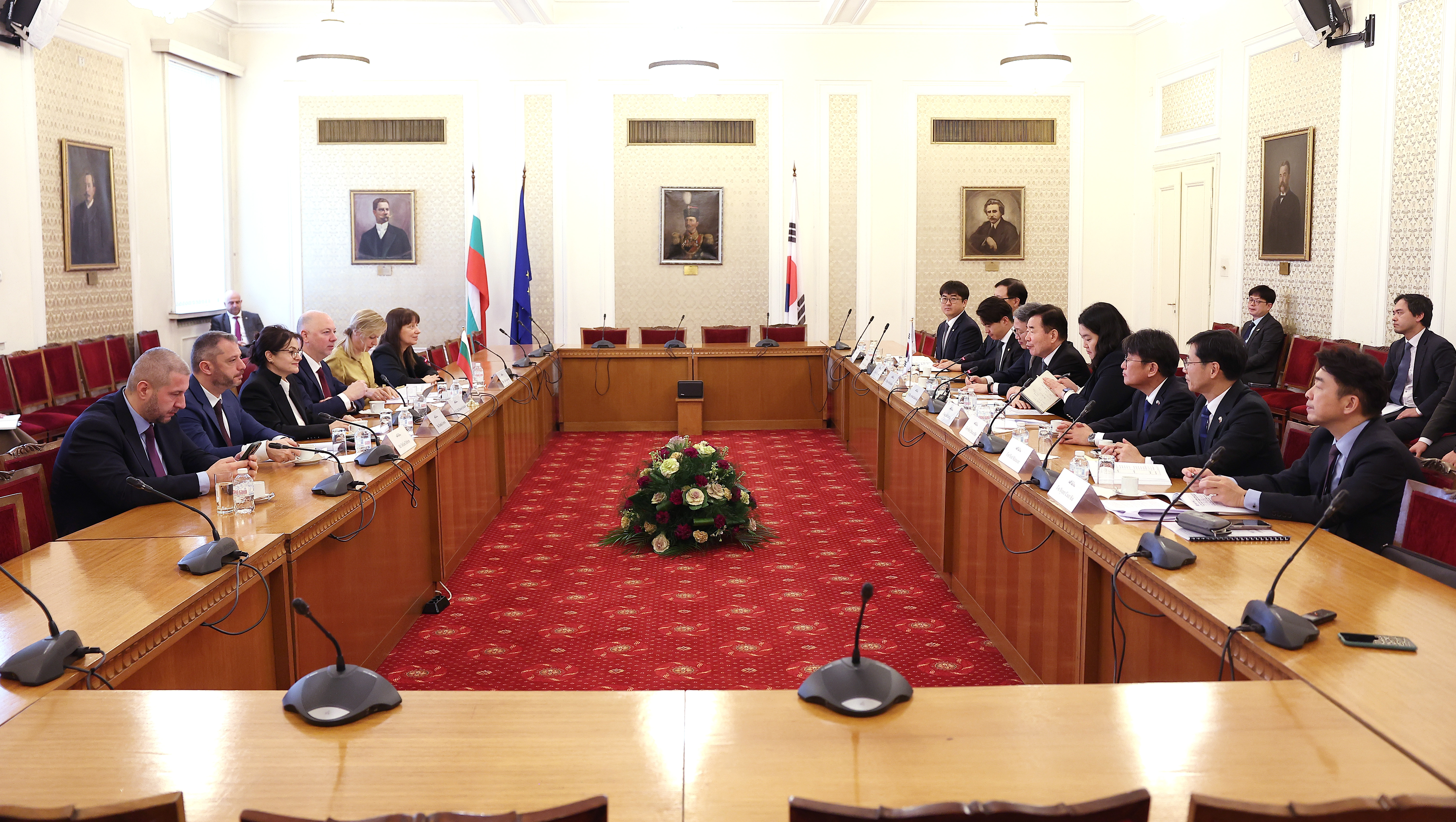 Speaker&rsquo;s economic and sales diplomacy helps Korea win Bulgarian nuclear power plant project 관련사진 7 보기