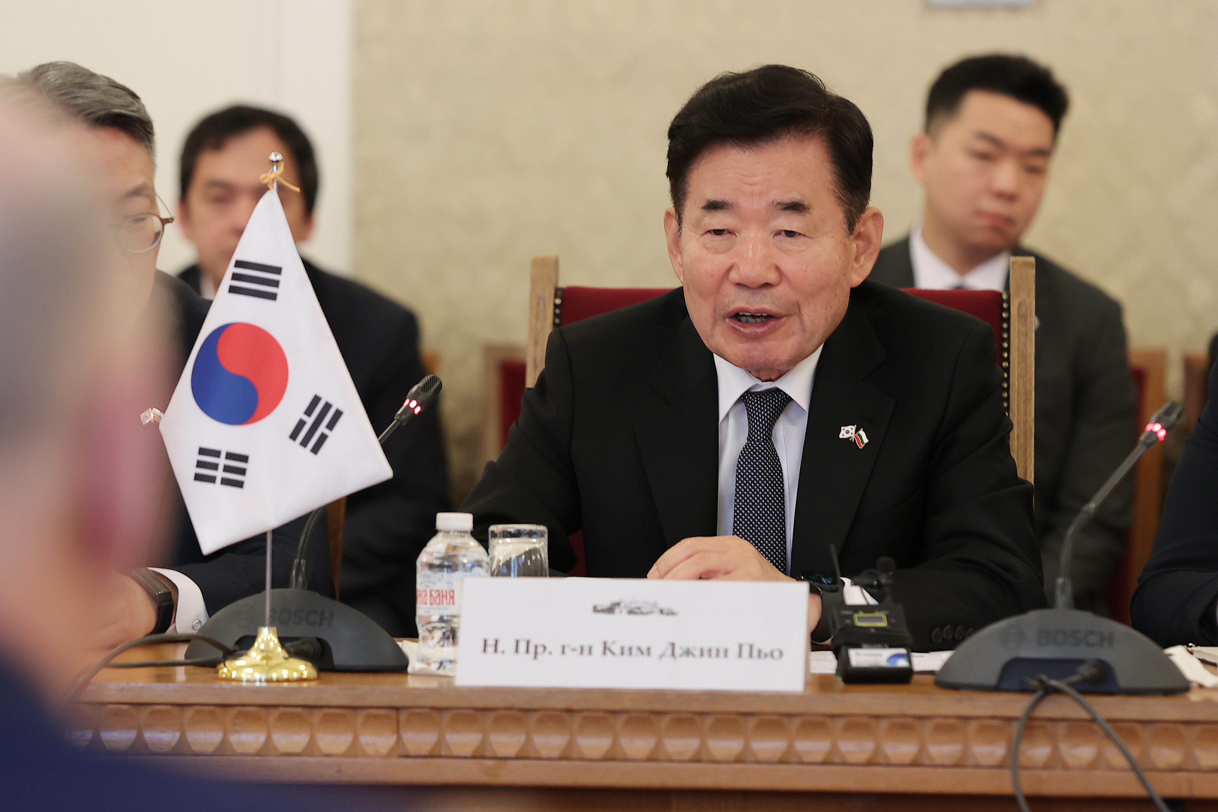 Speaker&rsquo;s economic and sales diplomacy helps Korea win Bulgarian nuclear power plant project 관련사진 8 보기