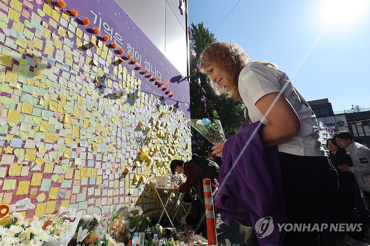 Nat&#39;l Assembly passes bill mandating new probe into Itaewon tragedy 관련사진 2 보기