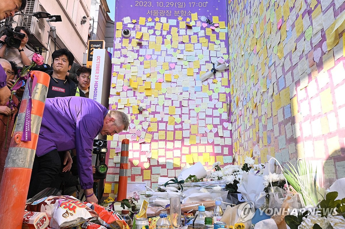 Rival parties agree to revise bill mandating new probe into Itaewon tragedy 관련사진 1 보기