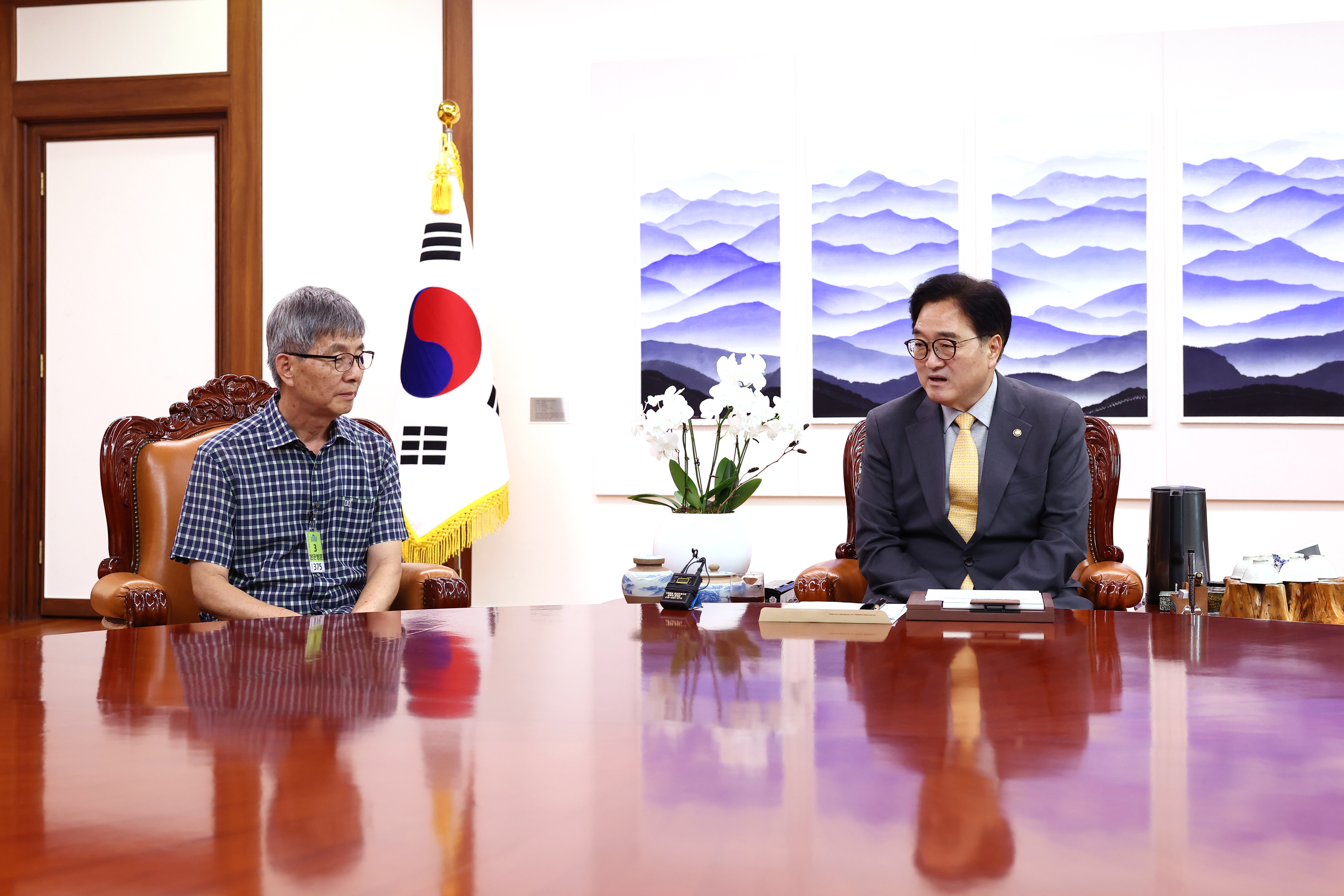 Speaker meets with families of Coupang workers who died from overwork