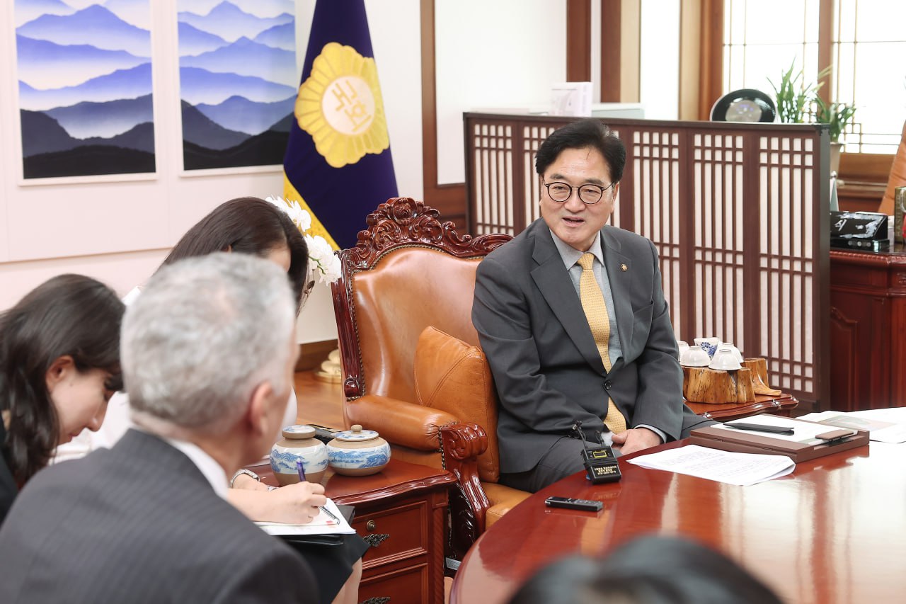 Speaker Woo Won-shik meets with U.S. Ambassador to ROK 관련사진 3 보기