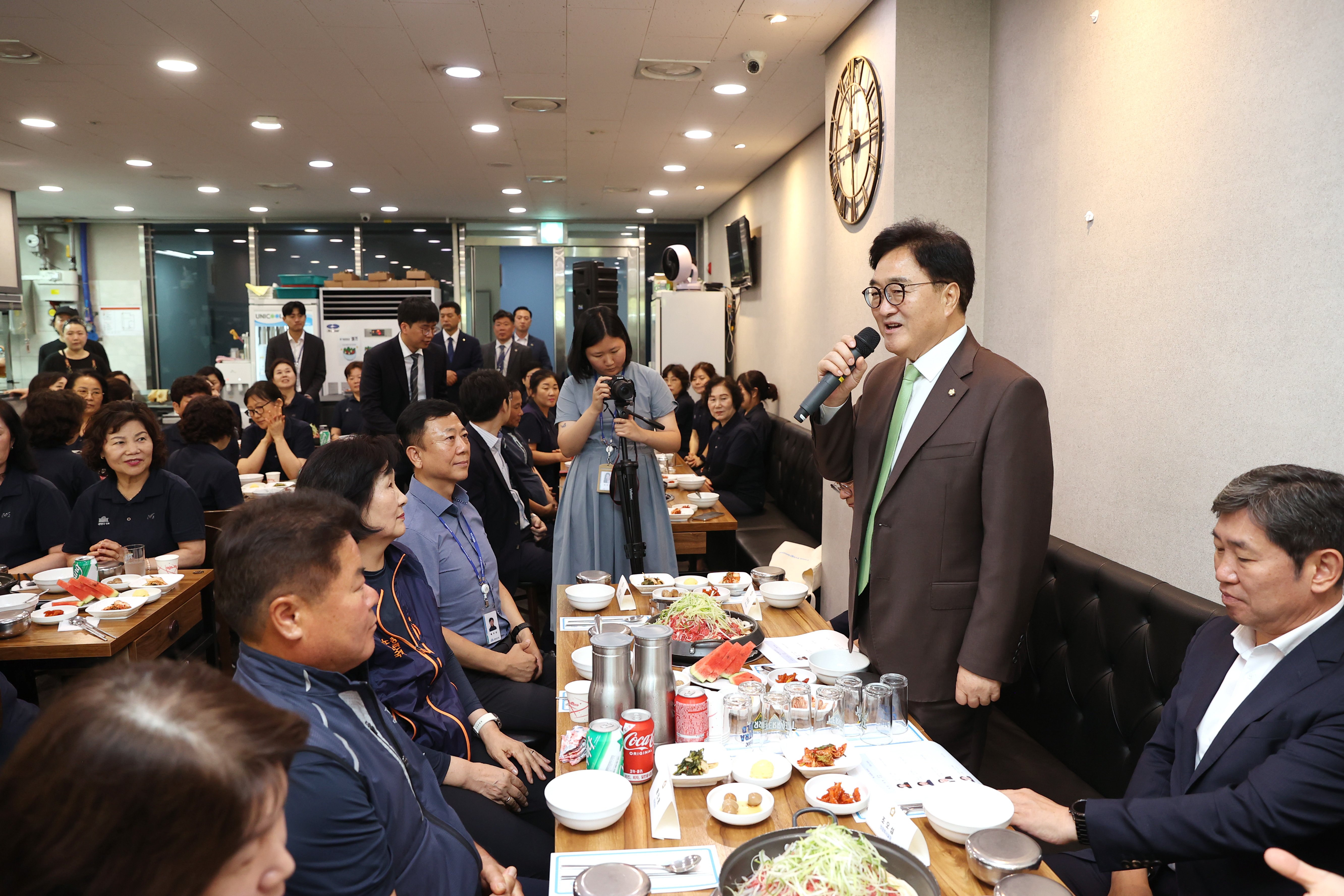 Speaker holds luncheon meeting with National Assembly sanitation workers 관련사진 4 보기