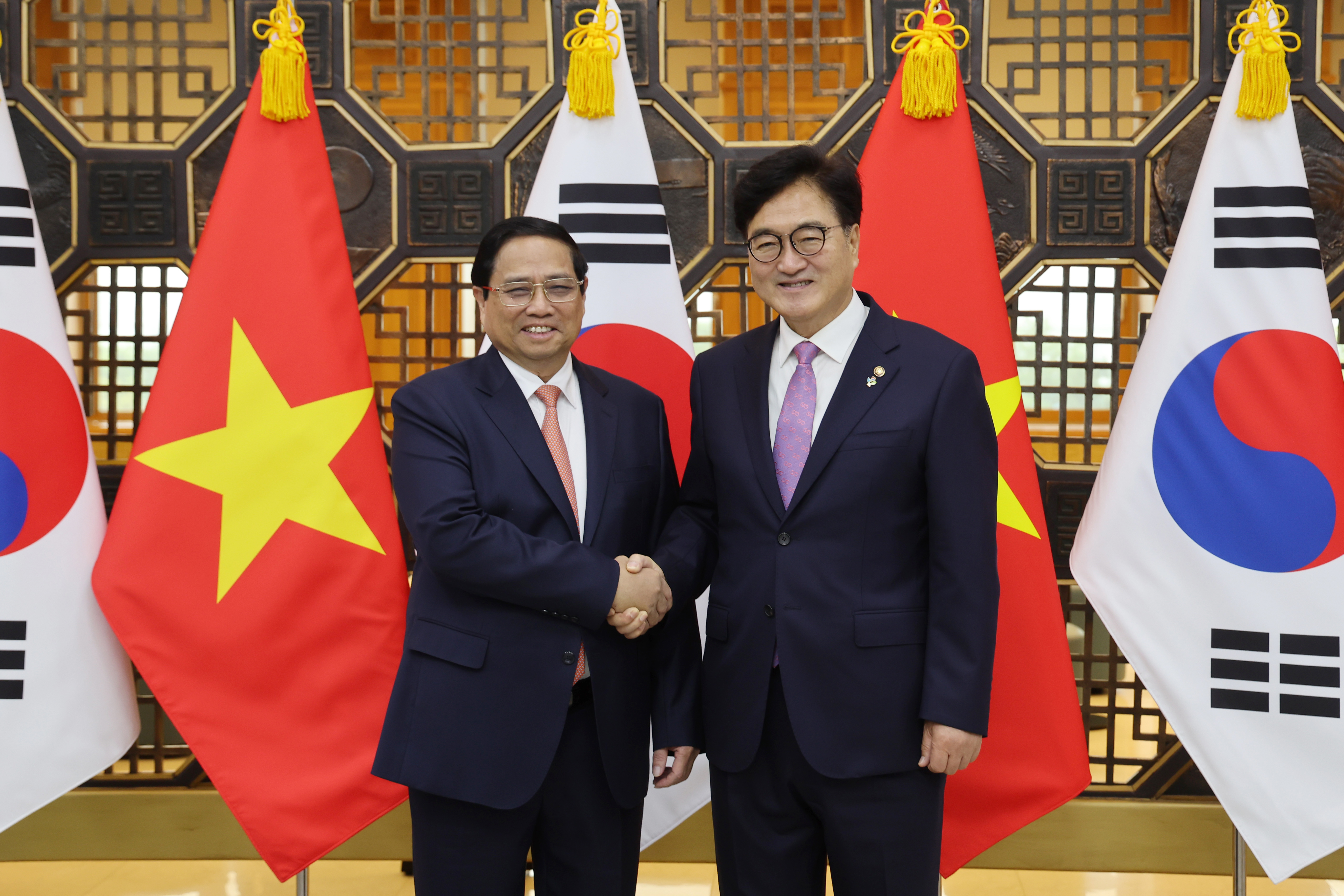 Speaker Woo Won-shik meets with Vietnamese Prime Minister 관련사진 1 보기