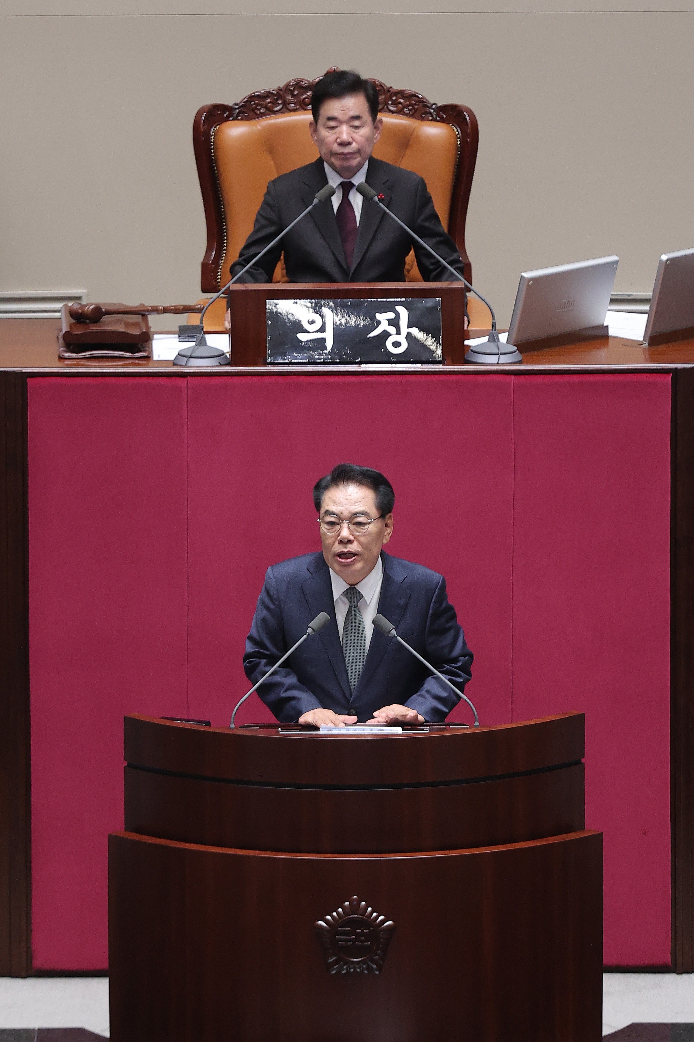 Former Assembly member Baek Jae-hyun sworn in as new National Assembly Secretary General 관련사진 3 보기