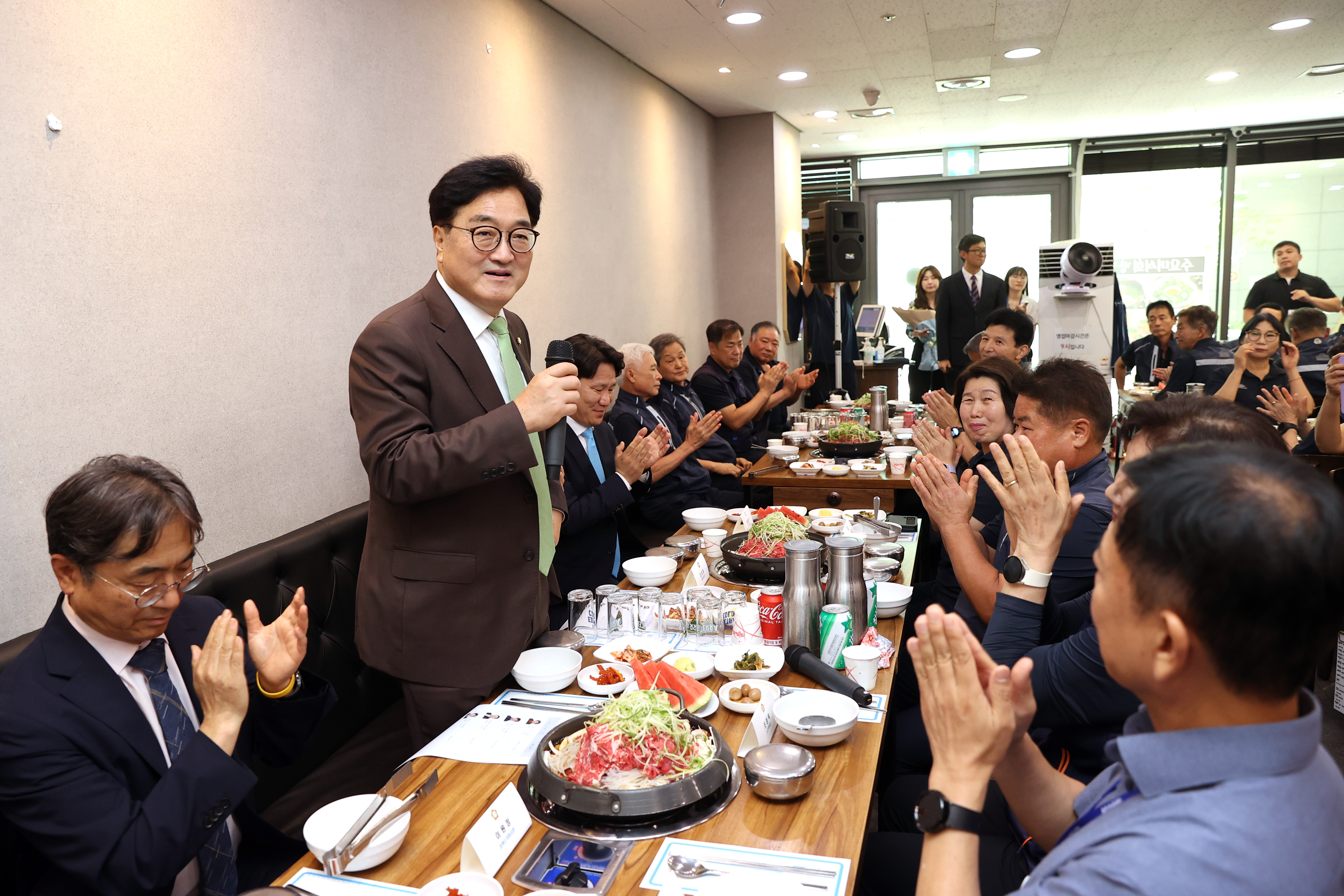 Speaker holds luncheon meeting with National Assembly sanitation workers 관련사진 3 보기