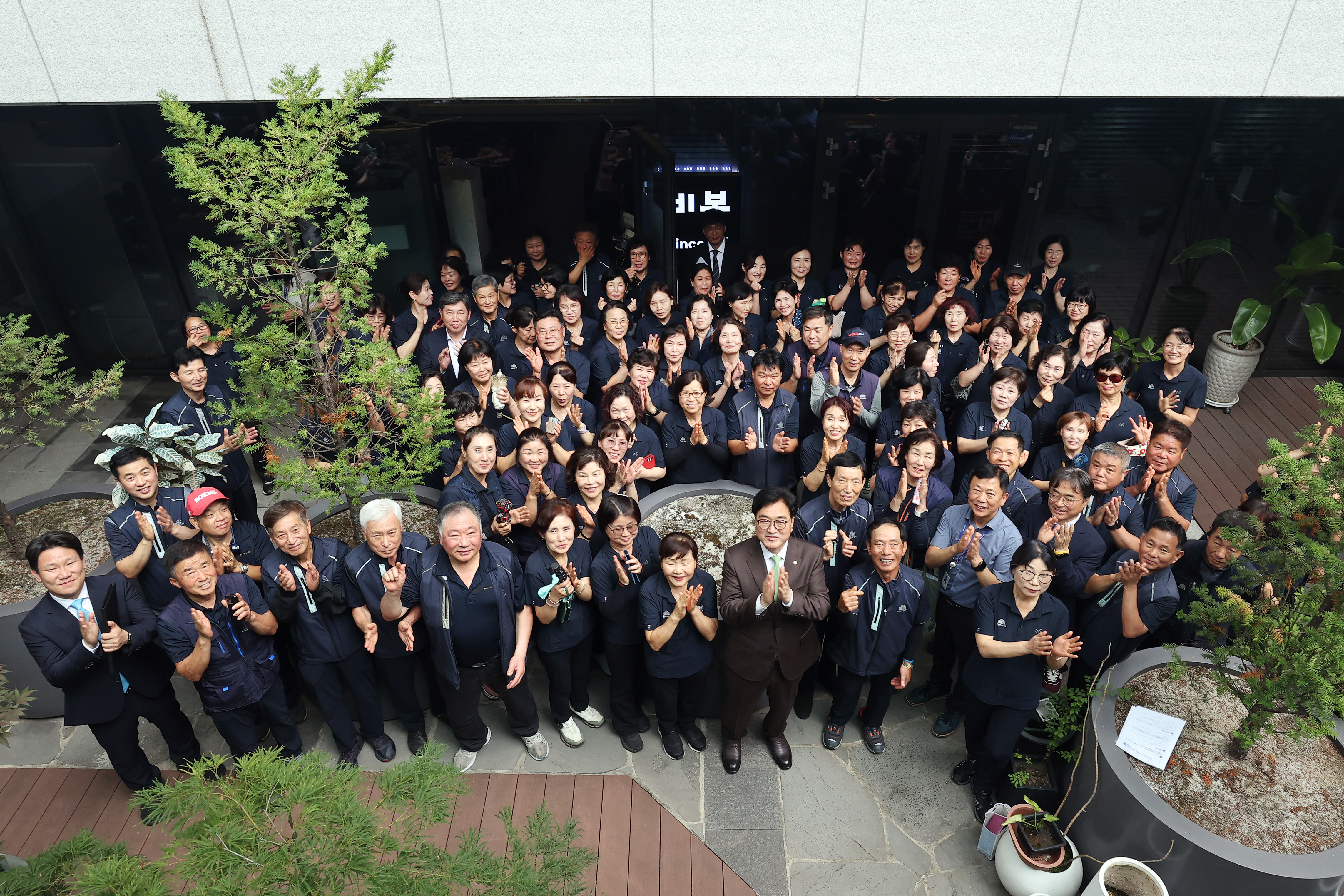 Speaker holds luncheon meeting with National Assembly sanitation workers 관련사진 5 보기