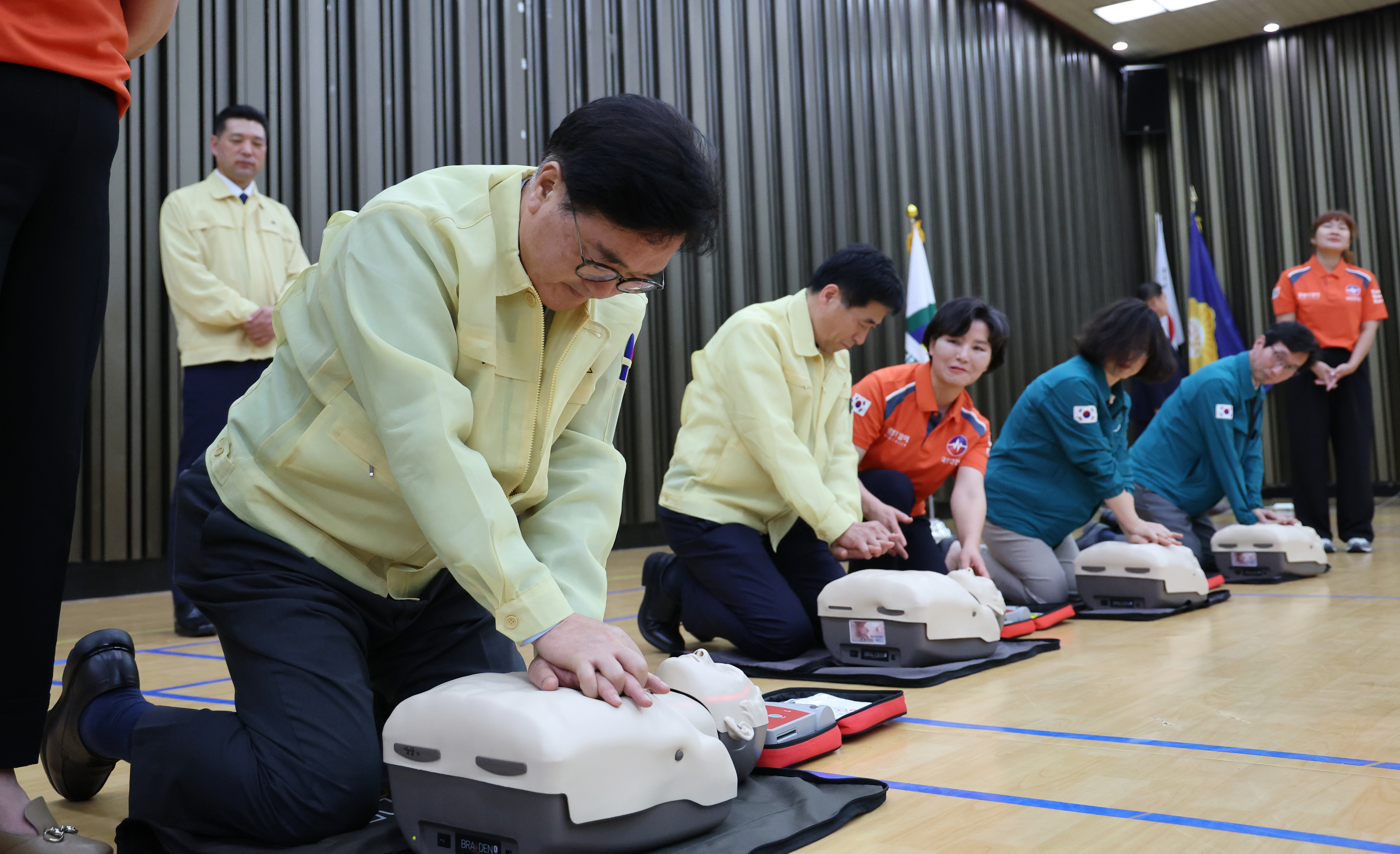  Speaker Woo Won-shik participates in civil defense drill