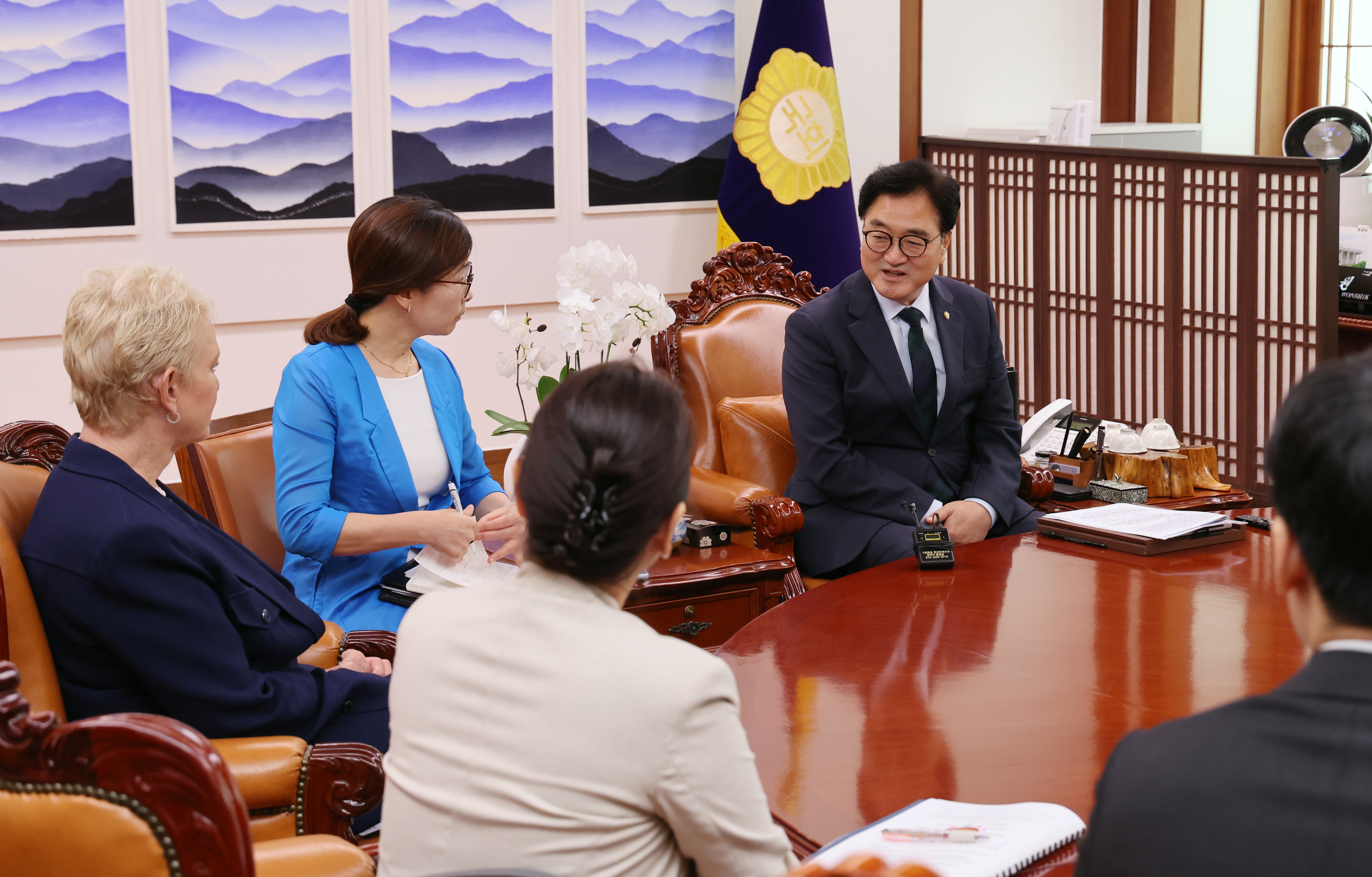 Speaker meets with Executive Director of the World Food Programme (WFP) 관련사진 4 보기