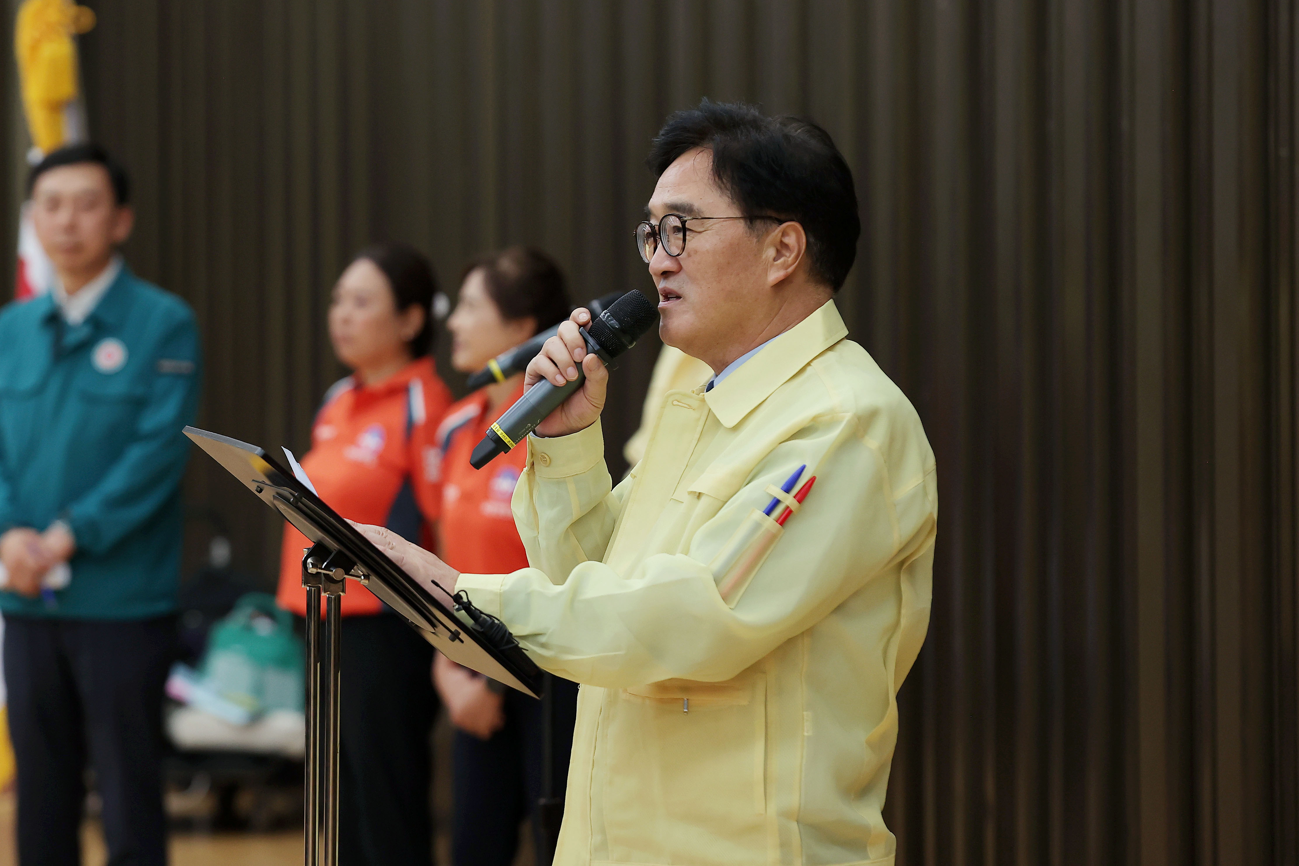  Speaker Woo Won-shik participates in civil defense drill 관련사진 3 보기