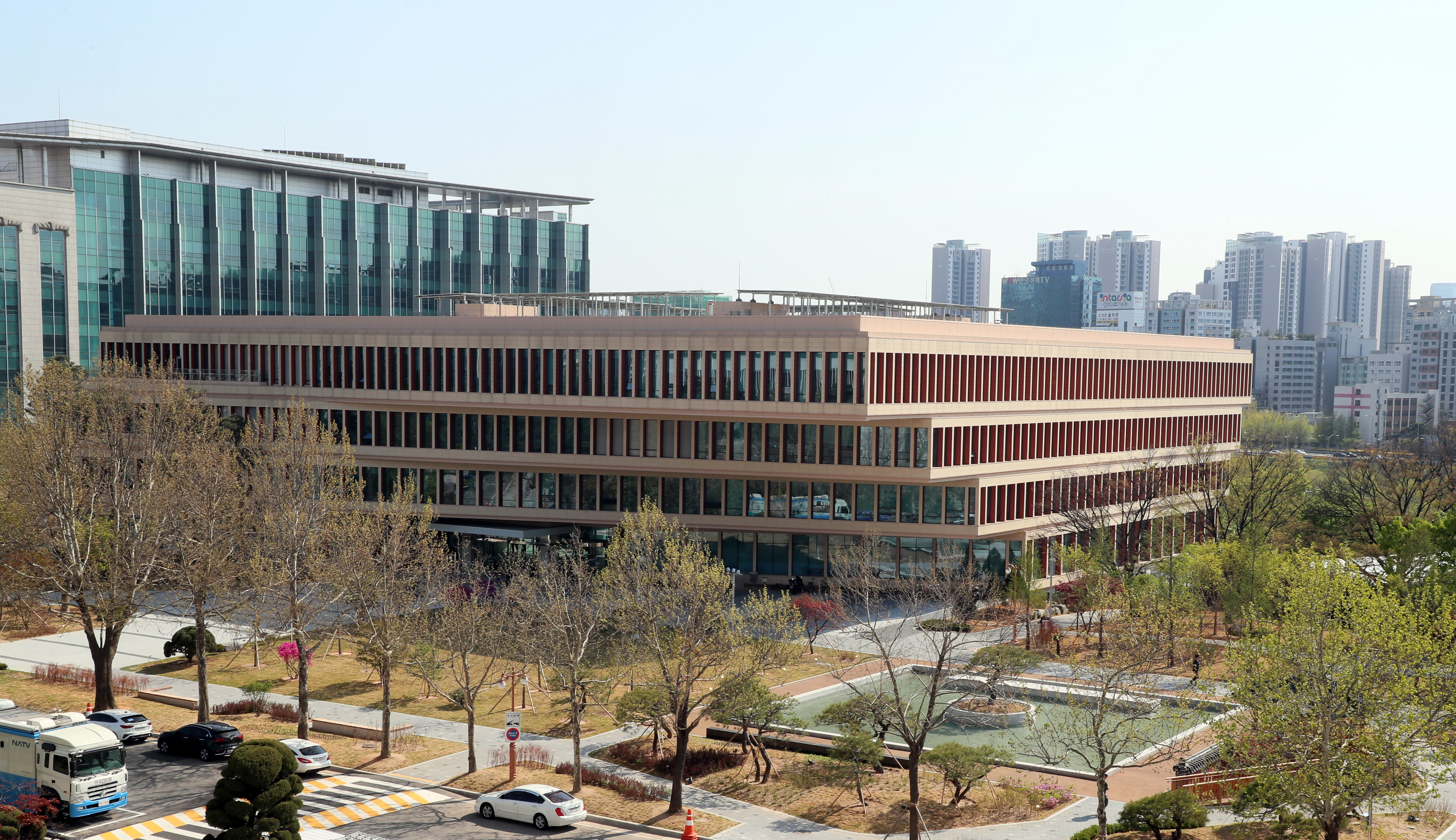 View of the The Communication Building 관련사진 4 보기