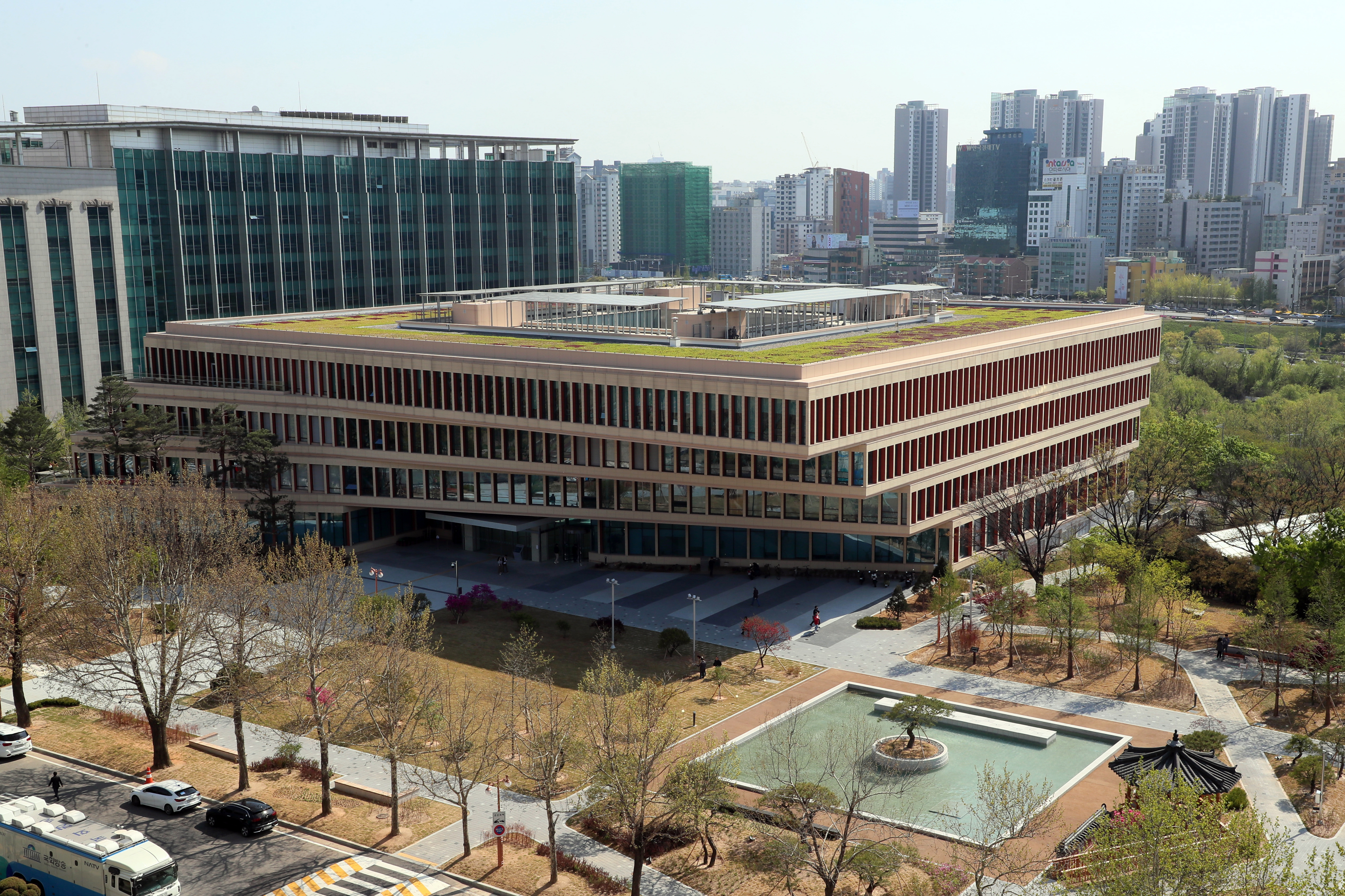 View of the The Communication Building 관련사진 1 보기