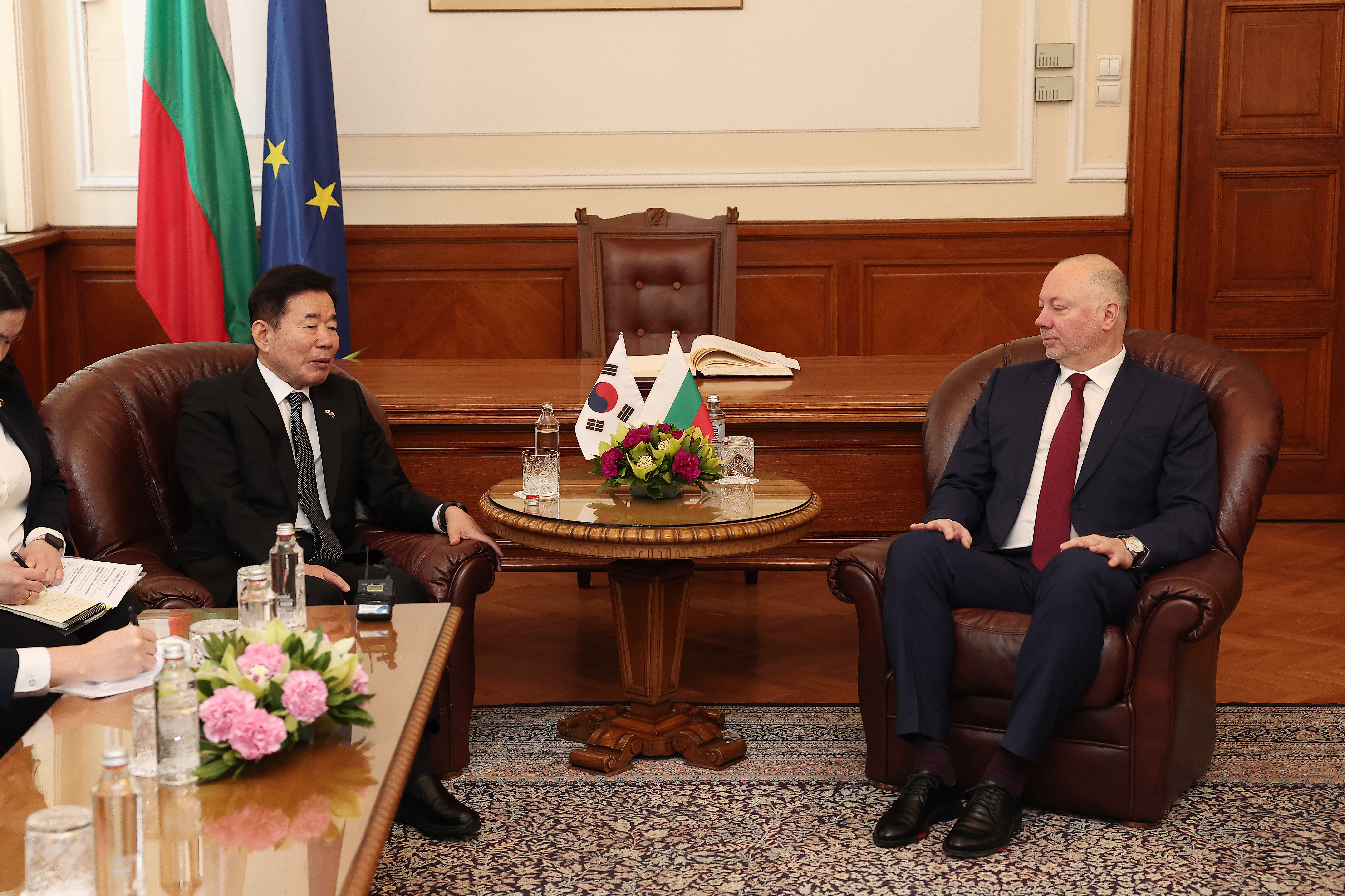 Speaker meets with Bulgarian President, and Speaker of National Assembly (2) 관련사진 2 보기