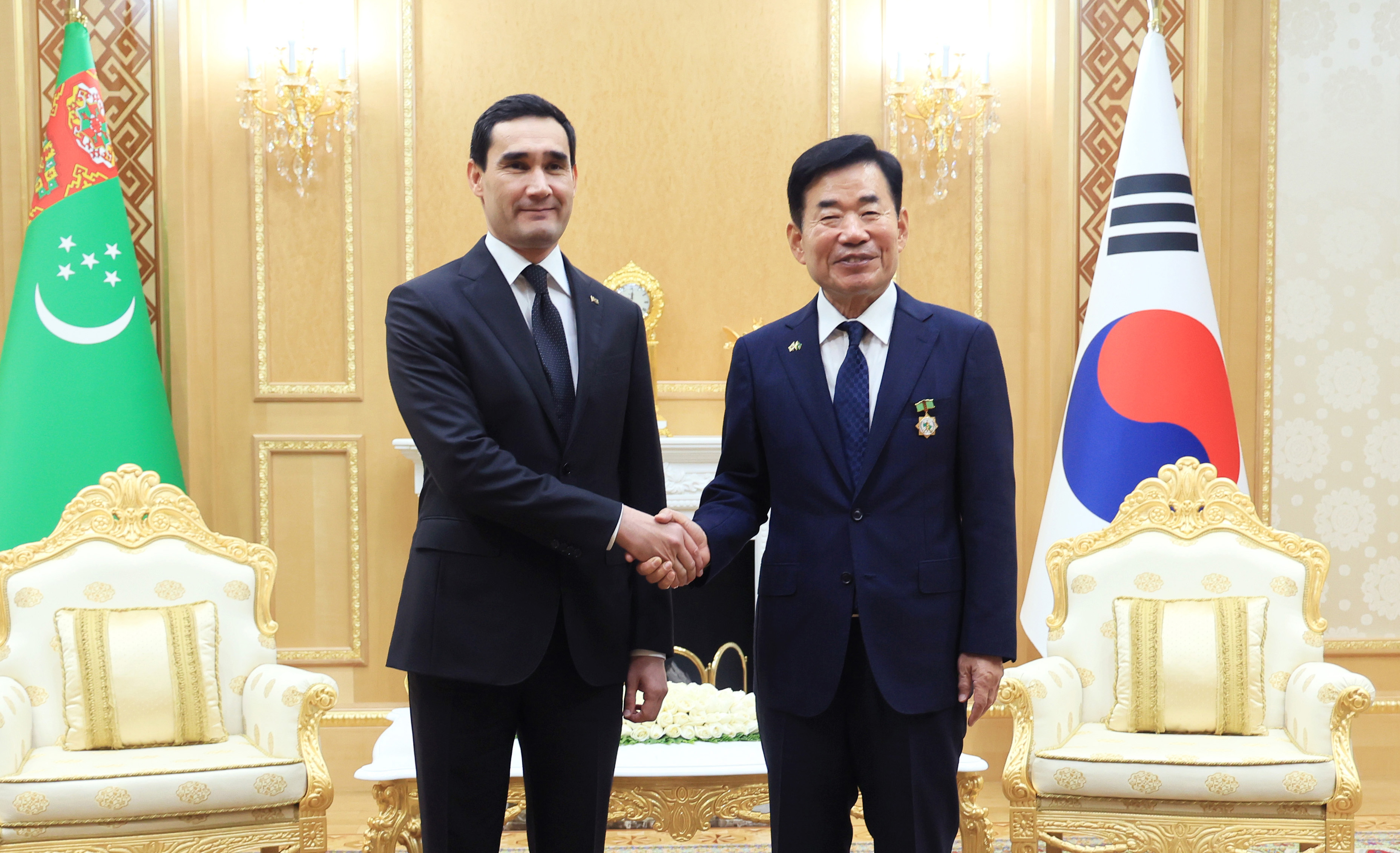 Speaker discusses practical cooperation and Busan&rsquo;s Expo bid in Turkmenistan and the Philippines 관련사진 4 보기