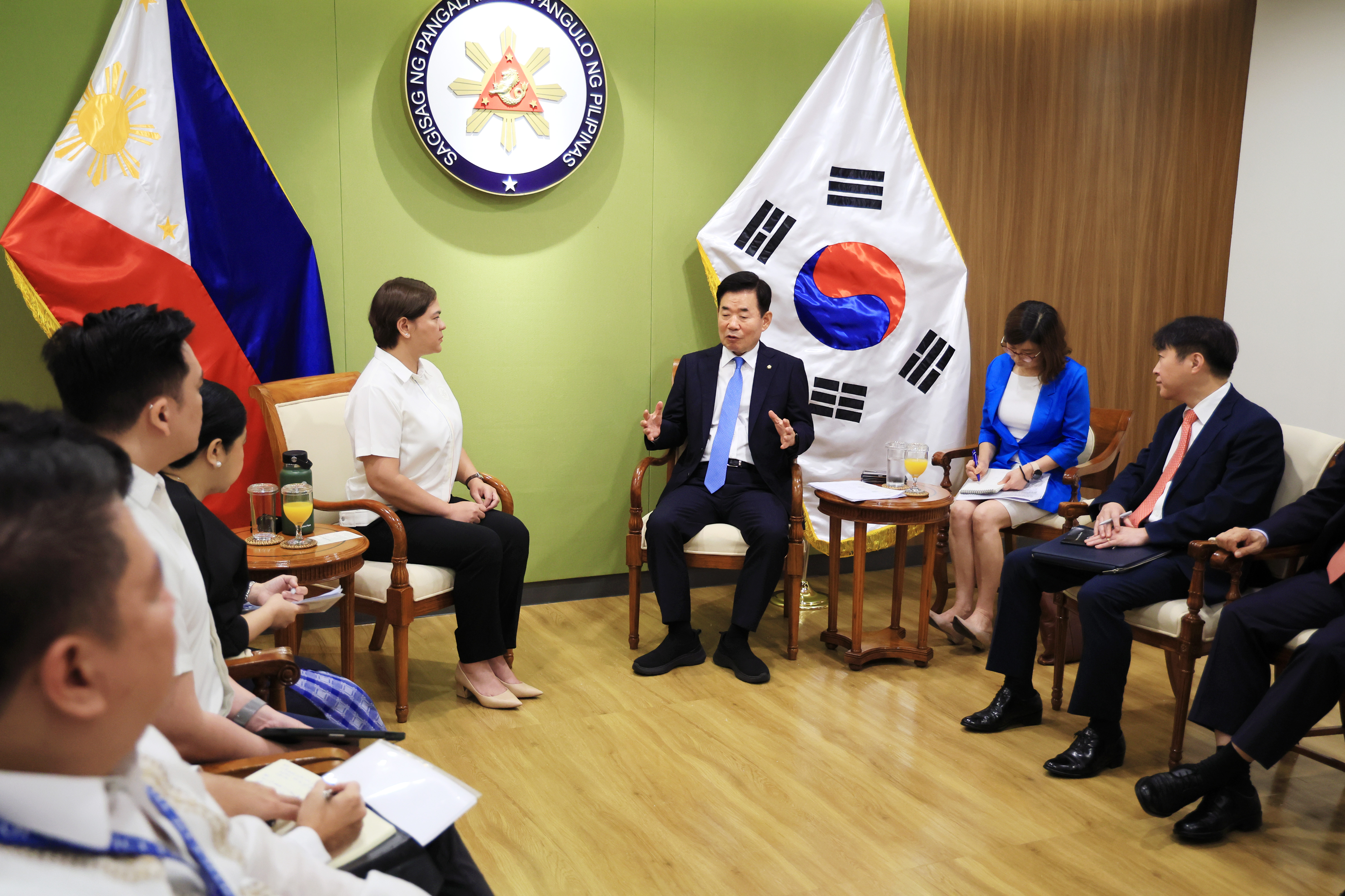 Speaker Kim Jin-pyo meets with the Philippines&rsquo; Vice President and President of the Senate (1) 관련사진 2 보기