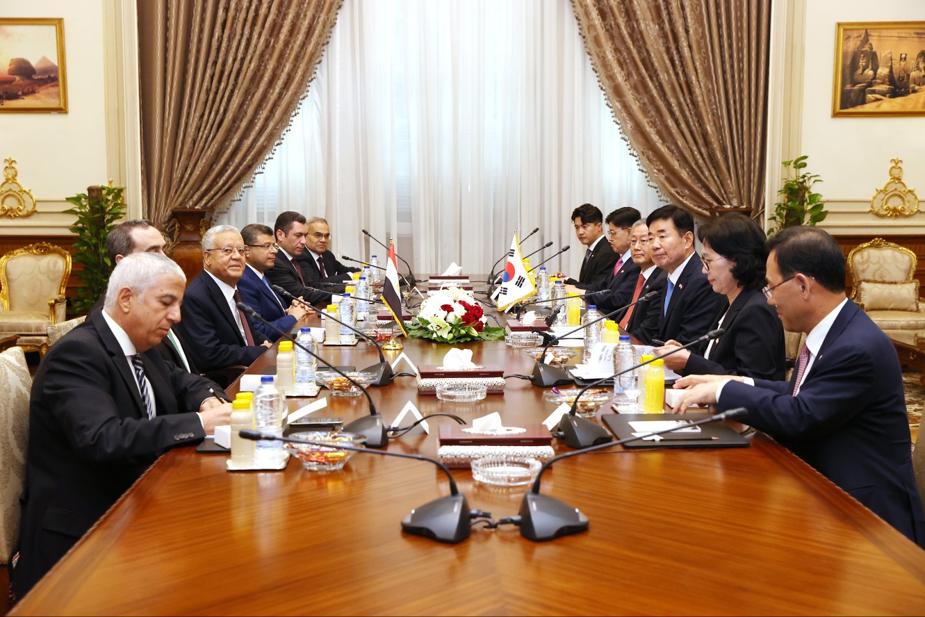 Speaker Kim Jin-pyo holds meetings with Egyptian President and Speakers of Parliament 관련사진 5 보기