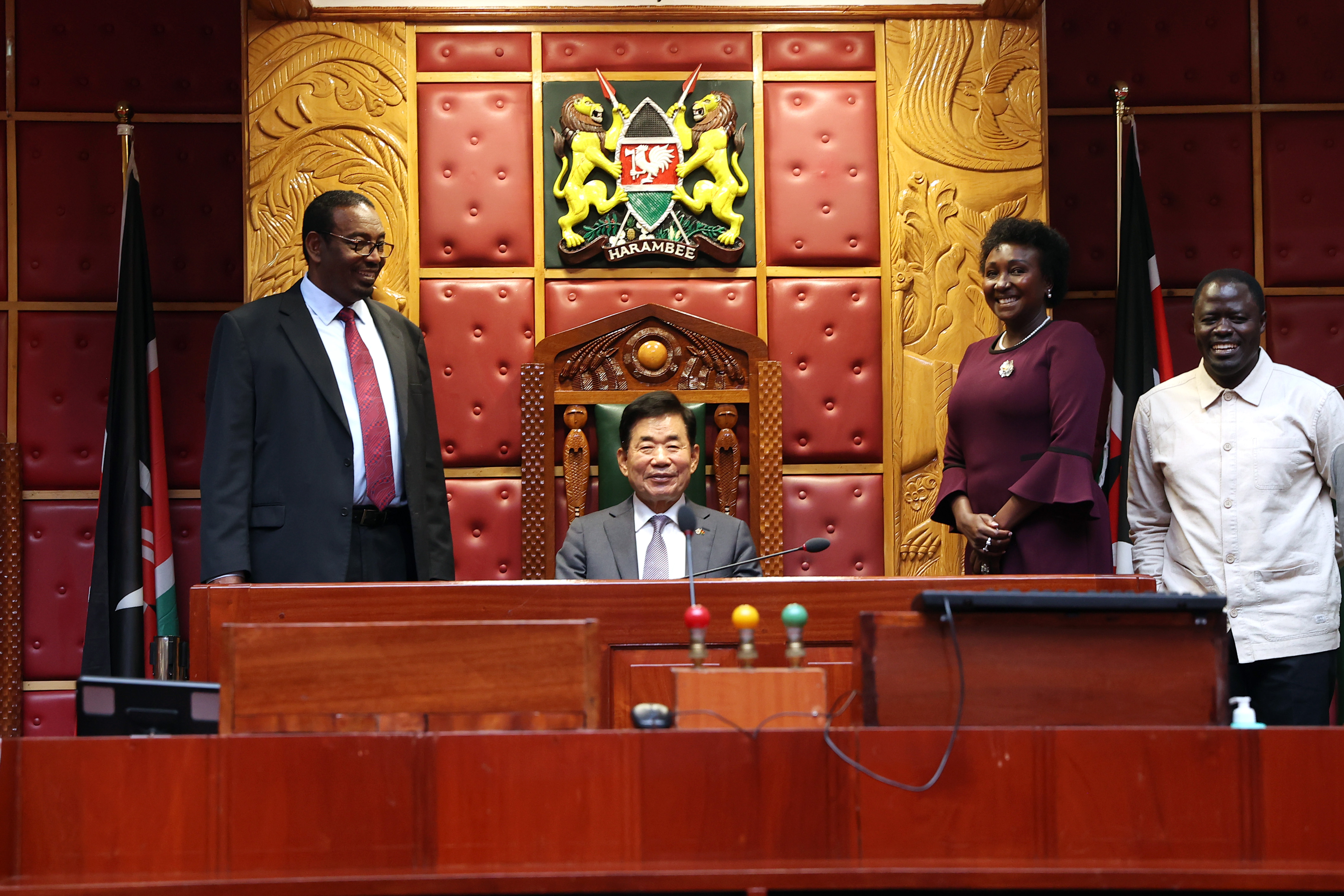 Speaker Kim Jin-pyo meets with leaders of African countries and has working luncheon with Deputy Speaker of the Kenyan House of Representatives 관련사진 2 보기