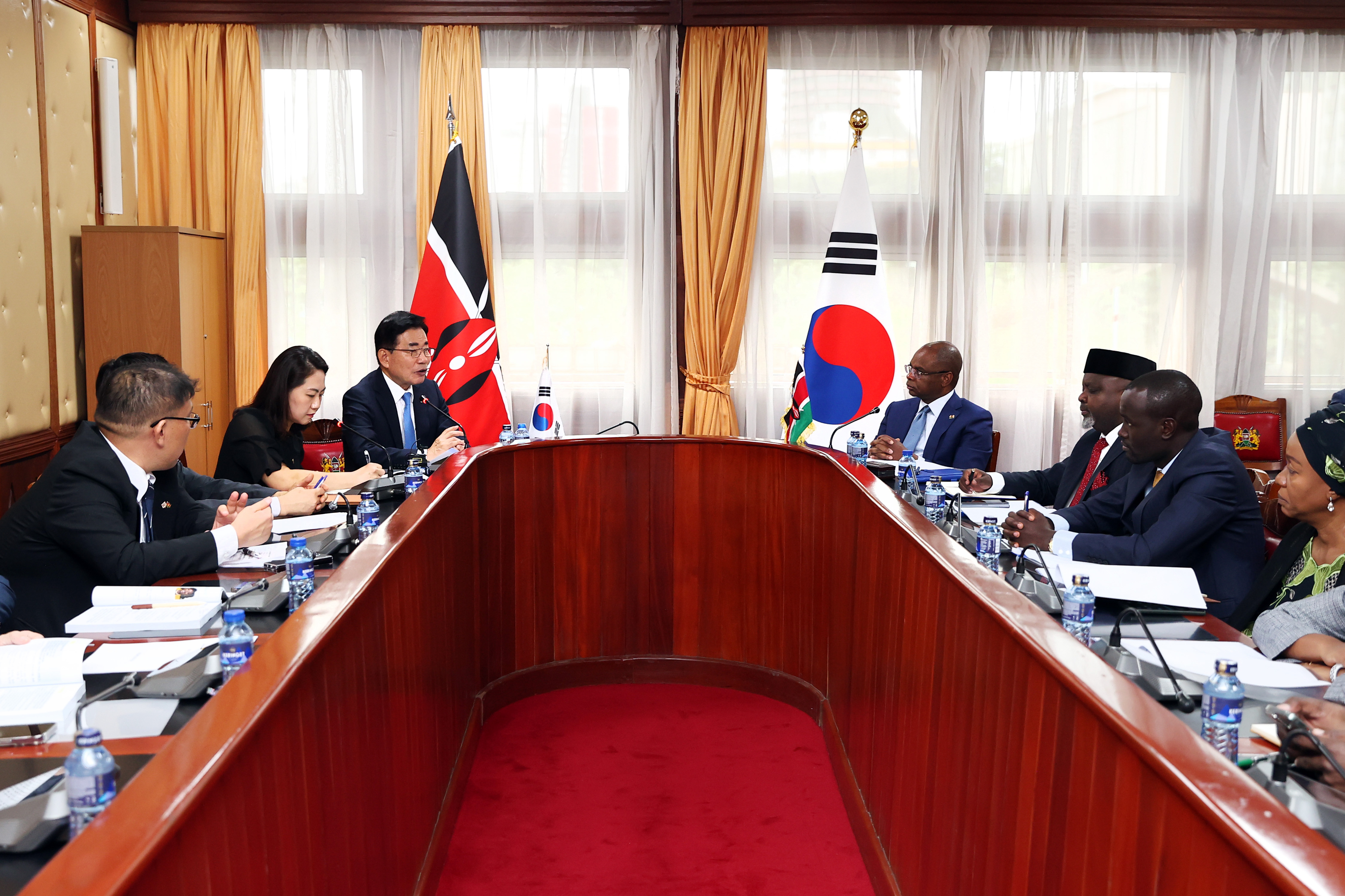 Speaker Kim Jin-pyo meets Kenyan President and Senate Speaker and attends the opening ceremony of 2030 High Level Conference on Korea-Africa Partnership (KOAFP) 관련사진 5 보기