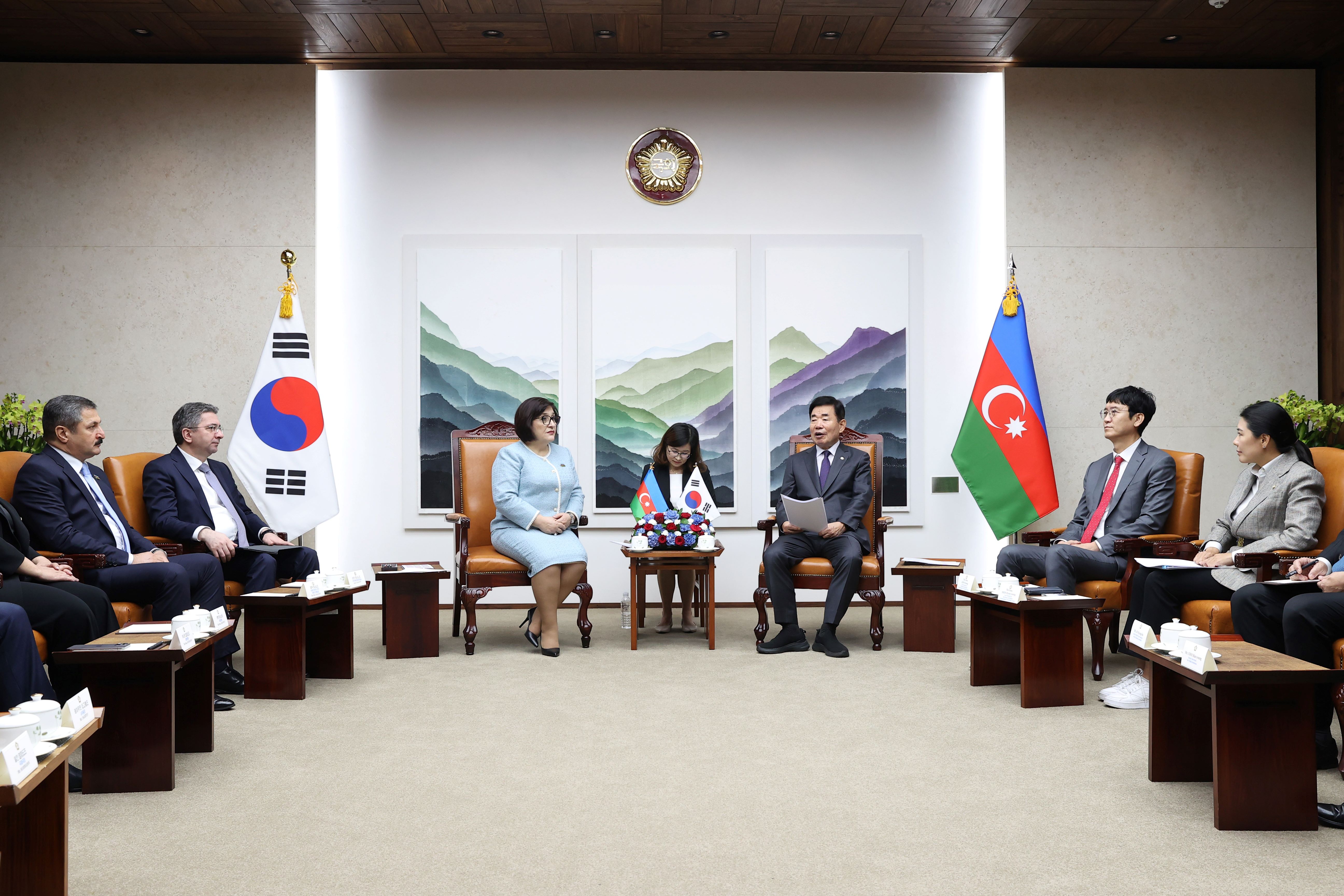 Speaker Kim Jin-pyo holds talks with Speaker of the National Assembly of Azerbaijan 관련사진 2 보기