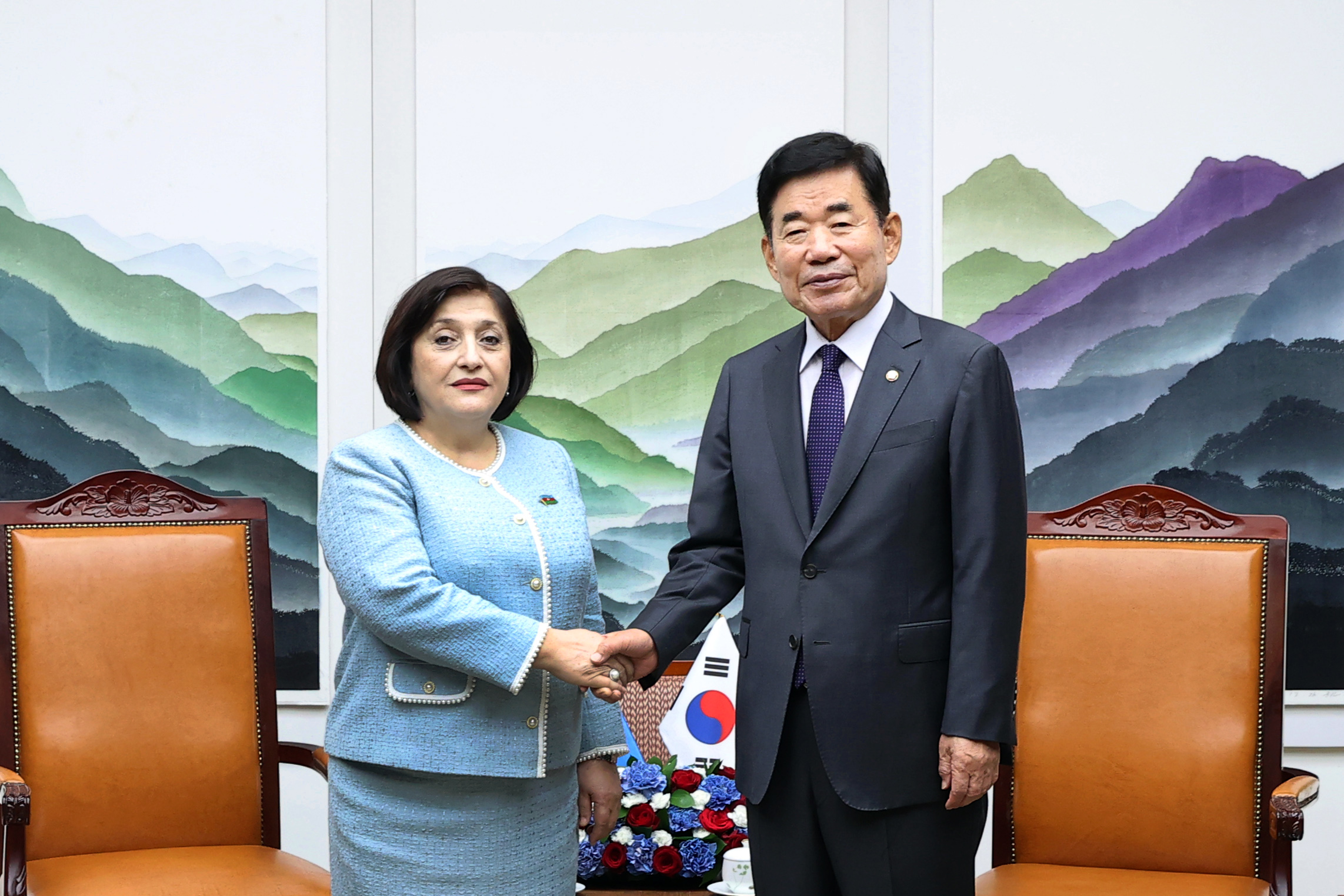 Speaker Kim Jin-pyo holds talks with Speaker of the National Assembly of Azerbaijan 관련사진 1 보기