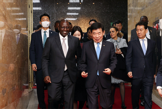 Speaker Kim meets with Kenyan President Ruto 관련사진 1 보기