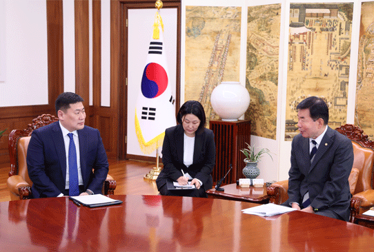 Speaker Kim meets with Mongolian Prime Minister 관련사진 1 보기