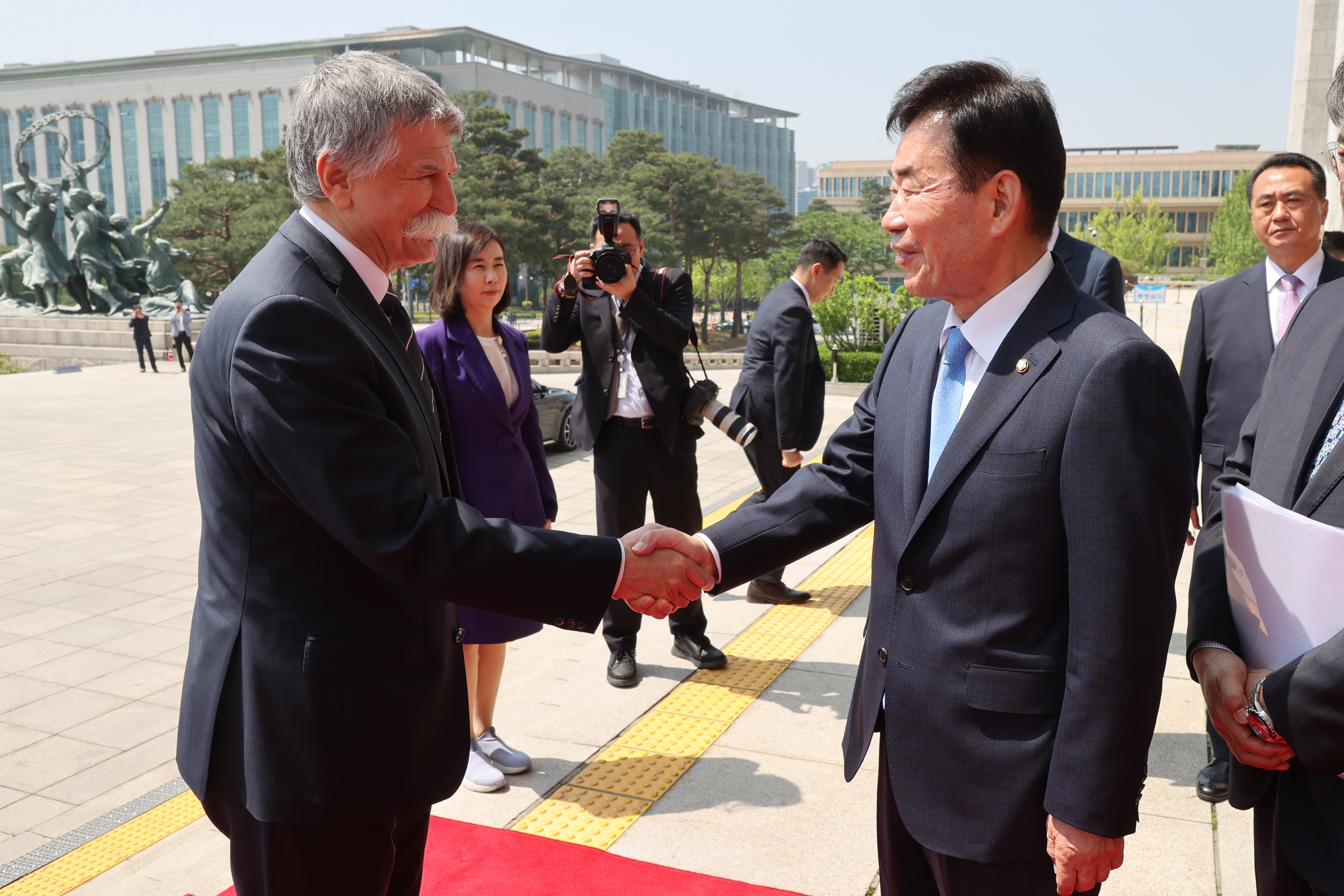 Speaker Kim meets with Hungarian counterpart K&ouml;v&eacute;r 관련사진 5 보기
