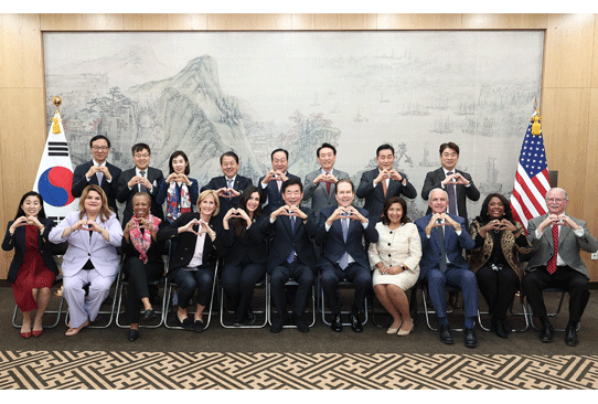 Bipartisan group of U.S. House members visits the National Assembly 관련사진 1 보기
