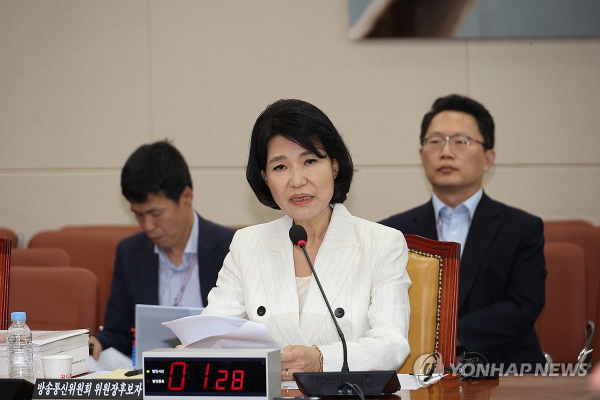 National Assembly votes to impeach broadcasting watchdog chief 관련사진 1 보기