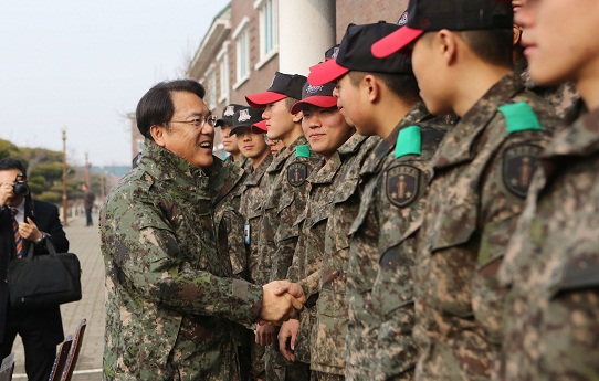 SG visits Army Training Center